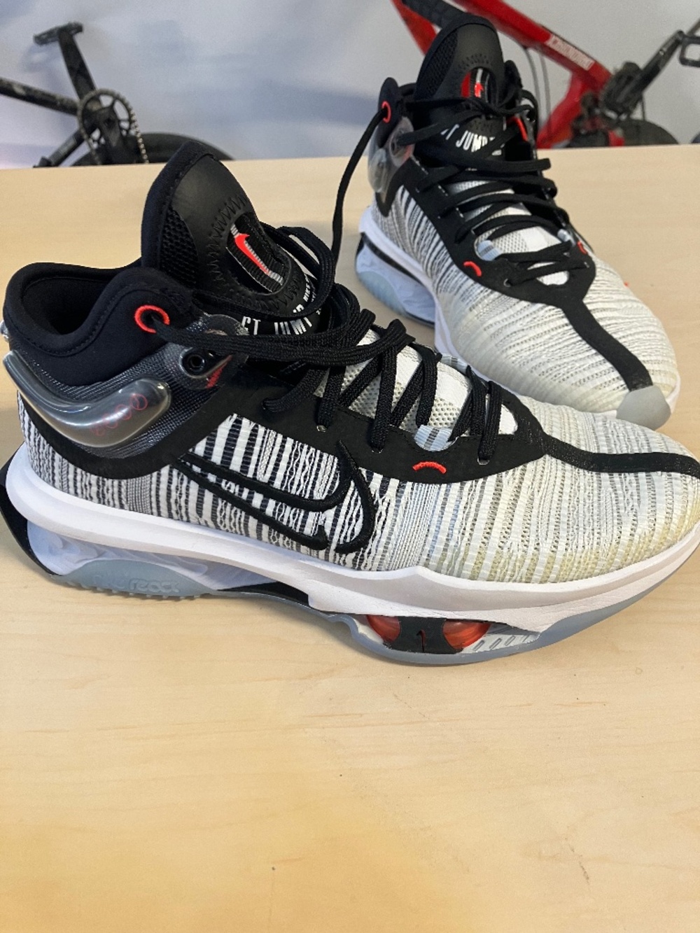 Nike Air Zoom GT Jump 2 9.5